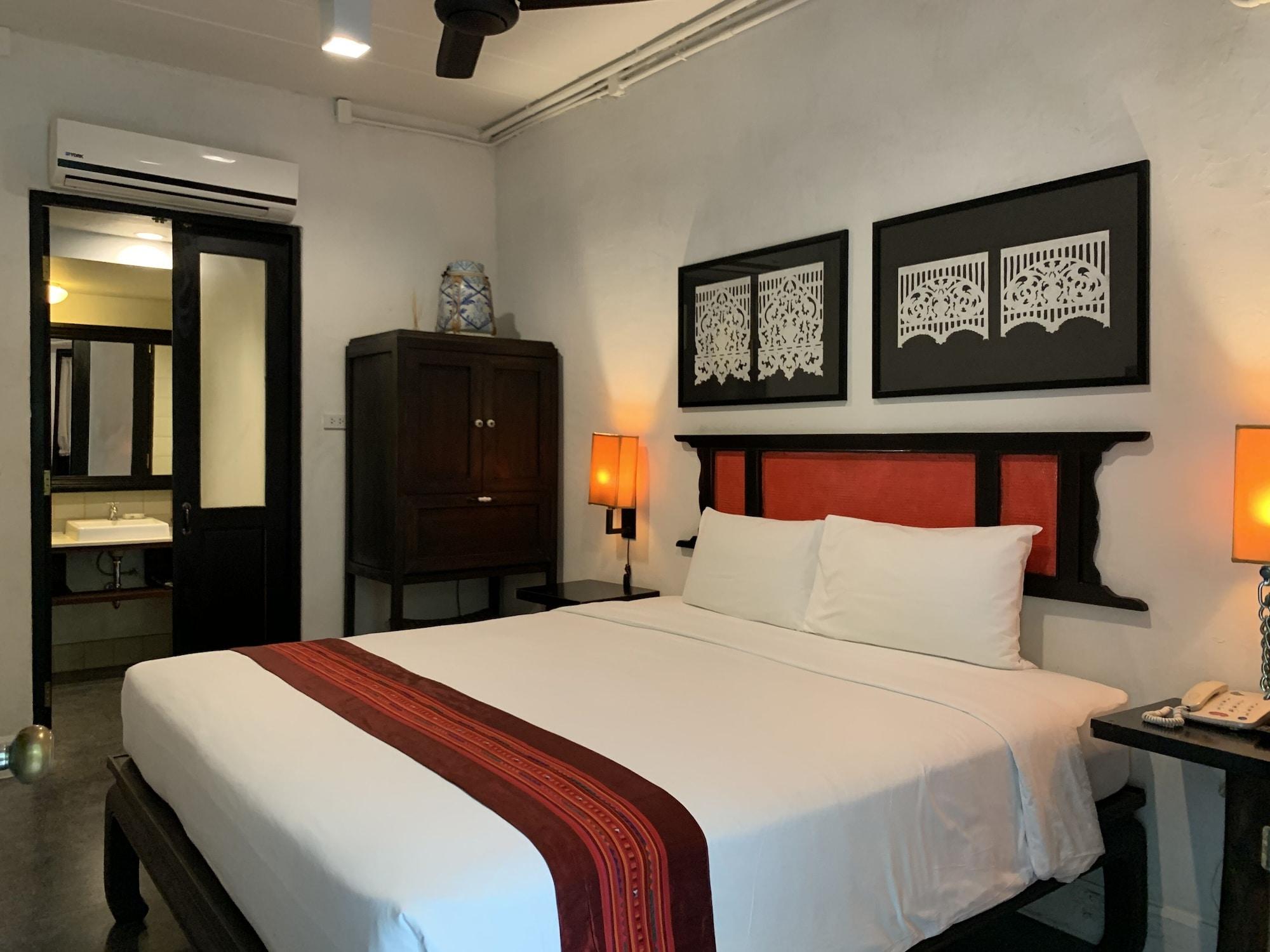 99 The Gallery Hotel